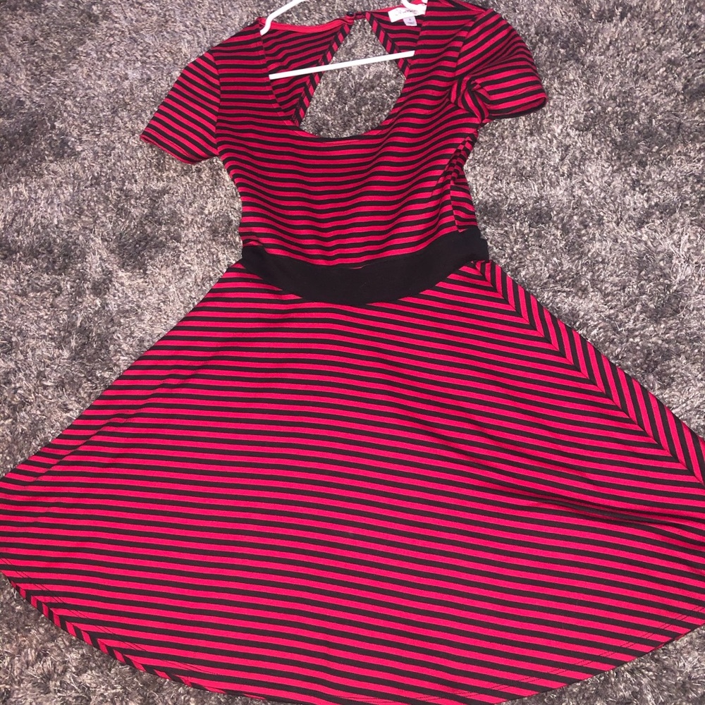 👗 Olsenboye Open-back Dress 👗